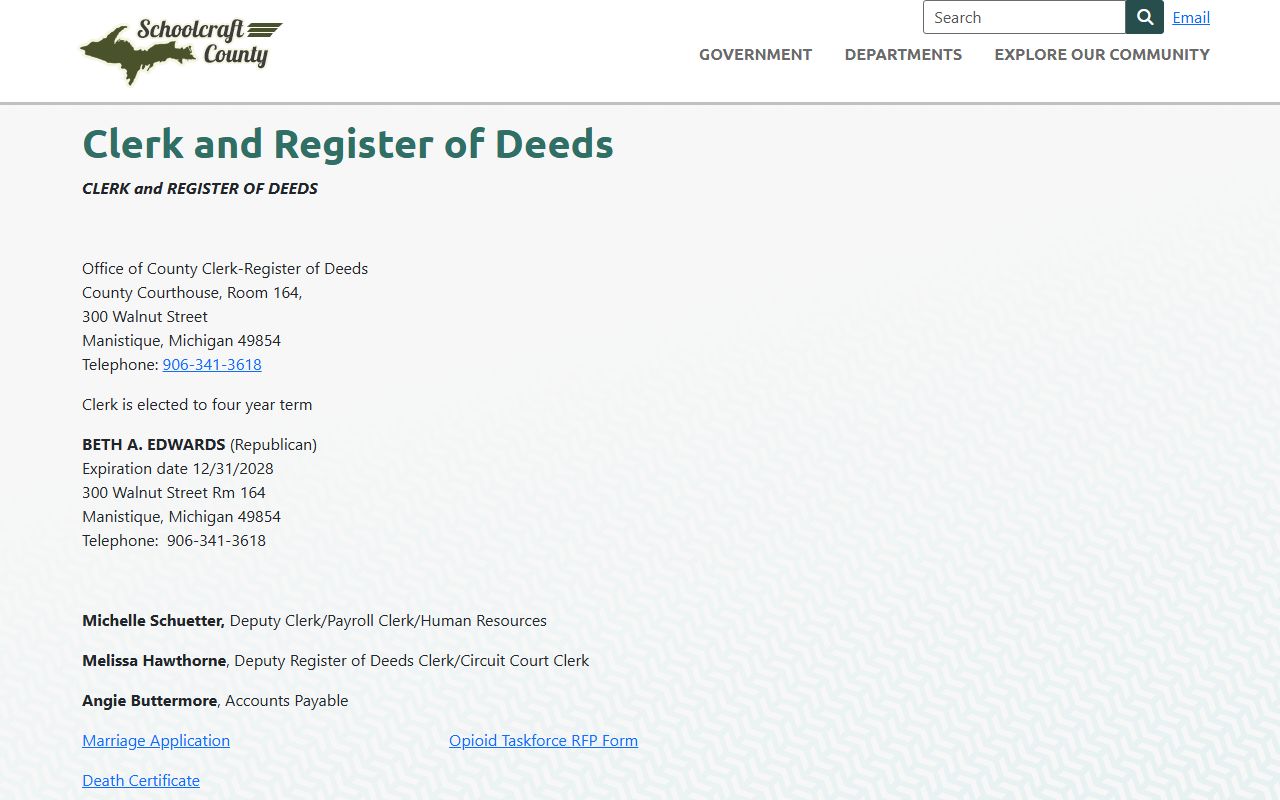 Schoolcraft County Clerk of Court and Register of Deeds office information page